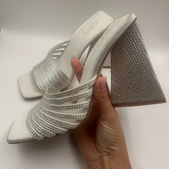 RAYE Shoes - RAYE Silver White Mule Slides Square Toe Heel Wide Tapered Strap Size 7 Zappa